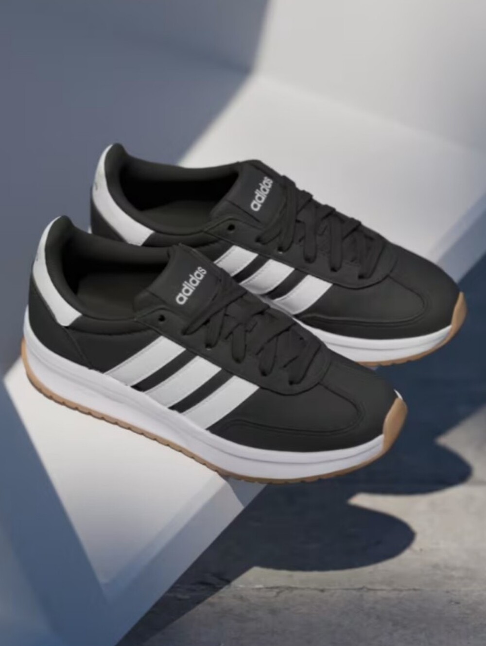 Adidas Kid's Black and White Retro Runner Size 5.5 , 7 Women's